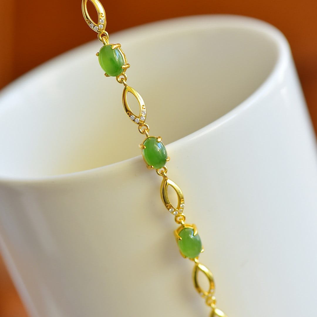 An Exquisite Sterling Silver-Gold Plated Inlaid Jasper Bracelet,Inlaid Diamond: An Exquisite Sterling Silver-Gold Plated Inlaid Jasper Bracelet,Inlaid Diamond,Size:0.2inx0.3in 纯银镀金镶碧玉手链,嵌钻石