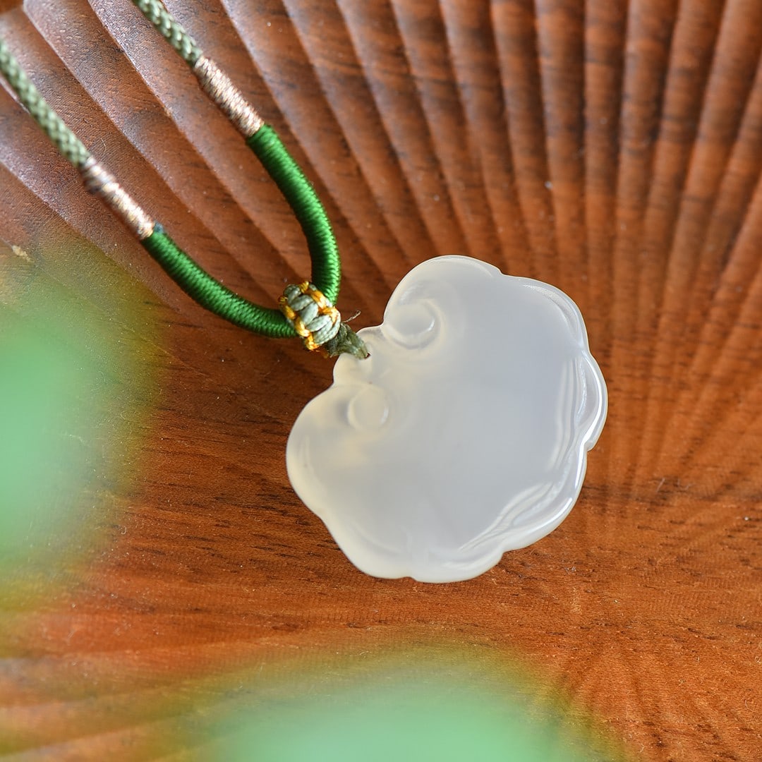An Exquisite Jadeite Pendant - 4