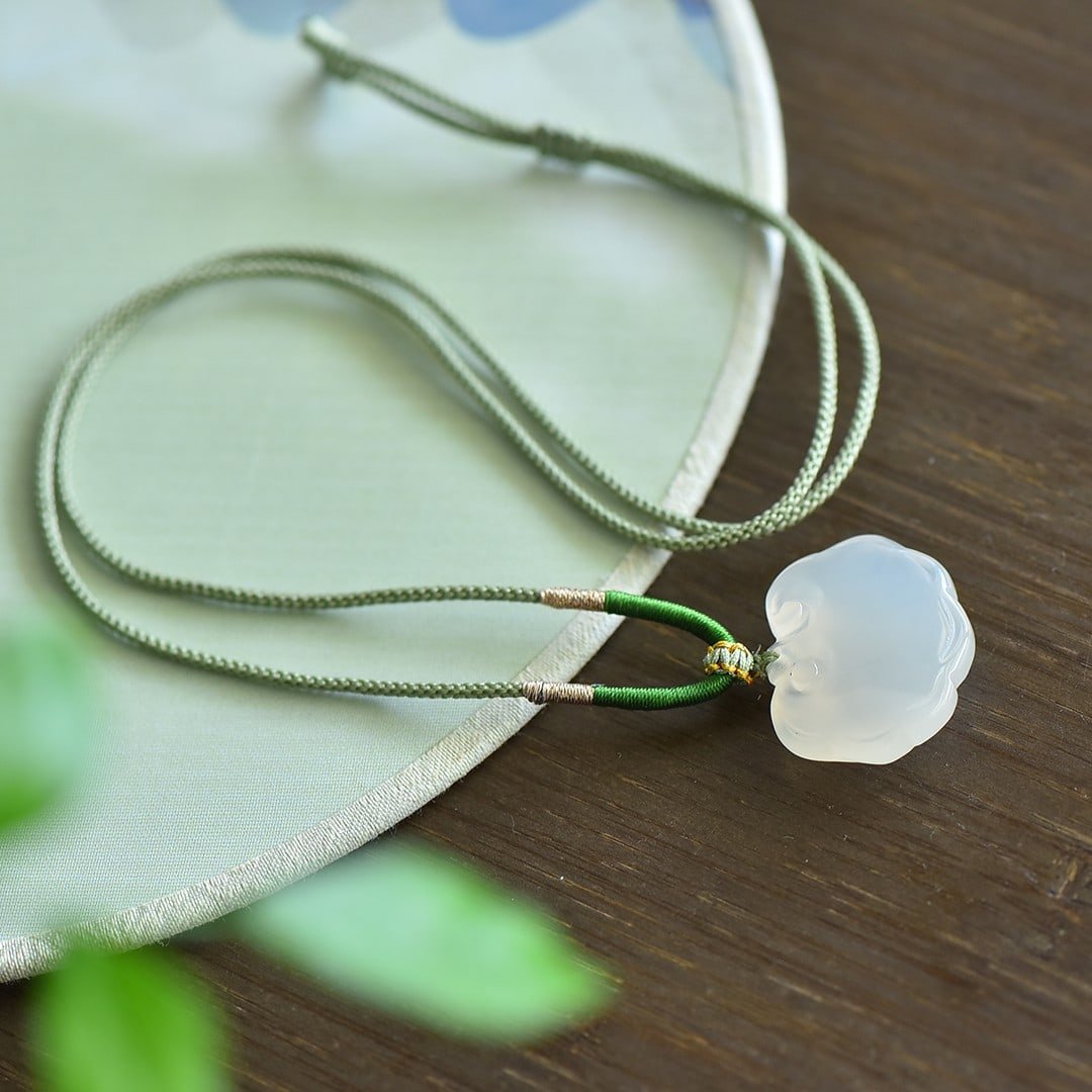 An Exquisite Jadeite Pendant - 6