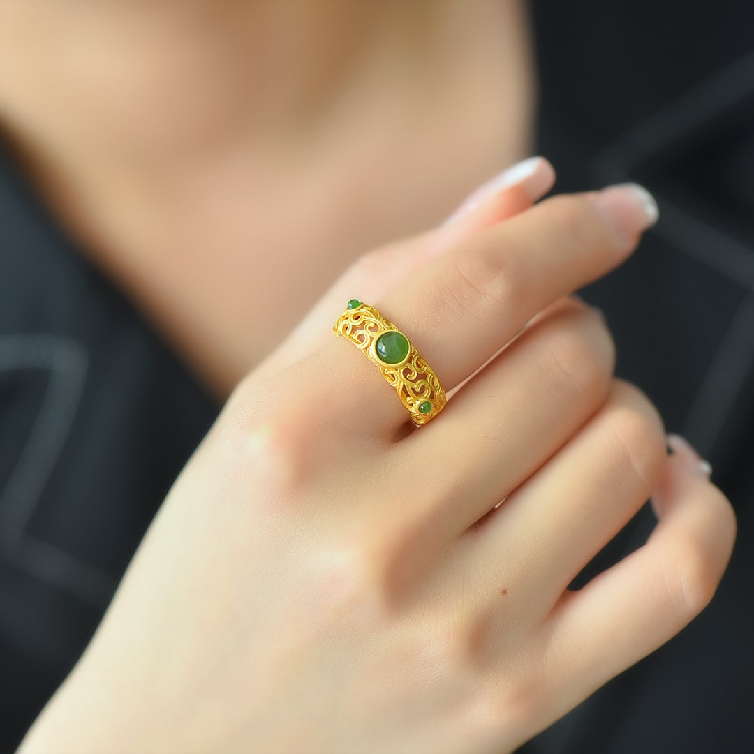 An Exquisite Sterling Silver-Gold Plated Inlaid Jasper Ring: An Exquisite Sterling Silver-Gold Plated Inlaid Jasper Ring 纯银镀金镶碧玉戒指
