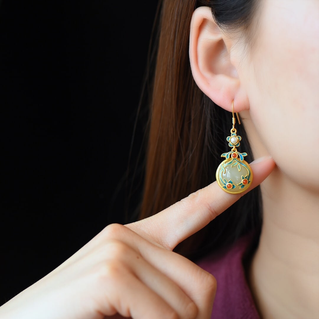 A Pair of Exquisite Sterling Silver-Gold Plated Inlaid White Jade Enamel Earrings,Inlaid Pearl: A Pair of Exquisite Sterling Silver-Gold Plated Inlaid White Jade Enamel Earrings,Inlaid Pearl,Size:0.6inx0.6in 