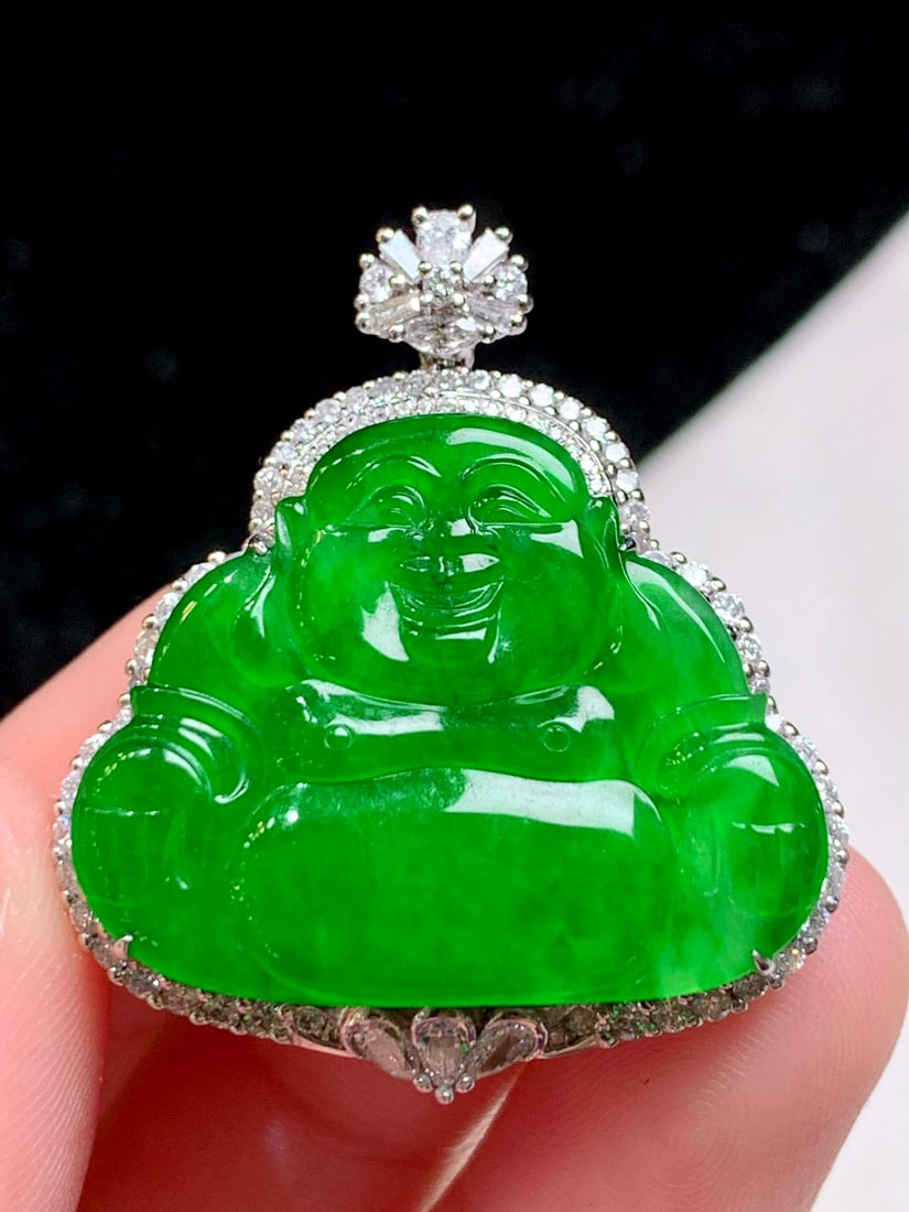 An Exquisite 18k Gold Diamond Inlaid Jadeite Pendant: An Exquisite 18k Gold Diamond Inlaid Jadeite Pendant,Size(Loose Stone):1.1inx0.9in 18k金钻镶嵌翡翠吊坠