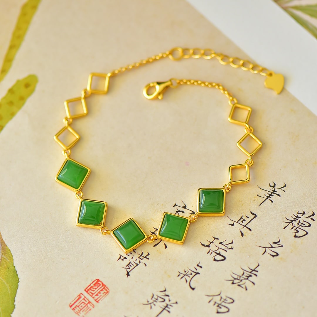 An Exquisite Sterling Silver-Gold Plated Inlaid Jasper Bracelet: An Exquisite Sterling Silver-Gold Plated Inlaid Jasper Bracelet,Size:0.3inx0.4in 纯银镀金镶碧玉手链