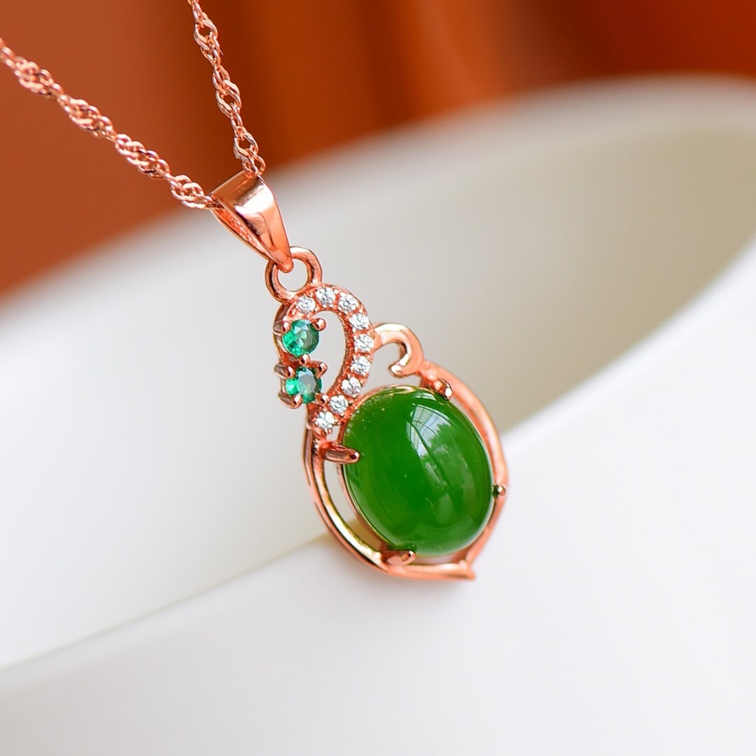 An Exquisite Sterling Silver-Gold Plated Inlaid Jasper Pendant,Inlaid Diamond: An Exquisite Sterling Silver-Gold Plated Inlaid Jasper Pendant,Inlaid Diamond,Size:0.3inx0.4in 纯银镀金镶碧玉项链,嵌钻石