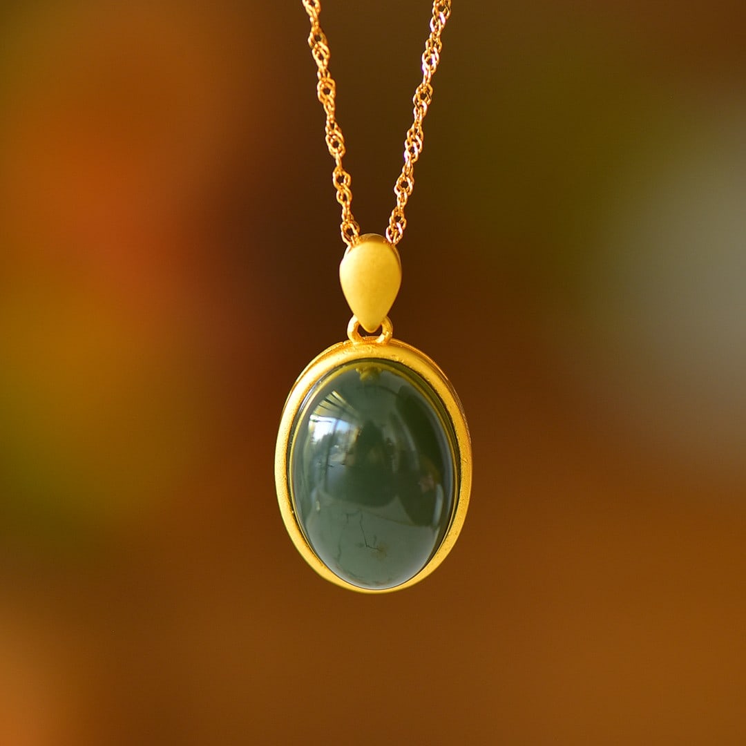 An Exquisite Sterling Silver-Gold Plated Inlaid Sapphire Pendant: An Exquisite Sterling Silver-Gold Plated Inlaid Sapphire Pendant,Size:0.5inx0.7in 纯银镀金镶青玉吊坠