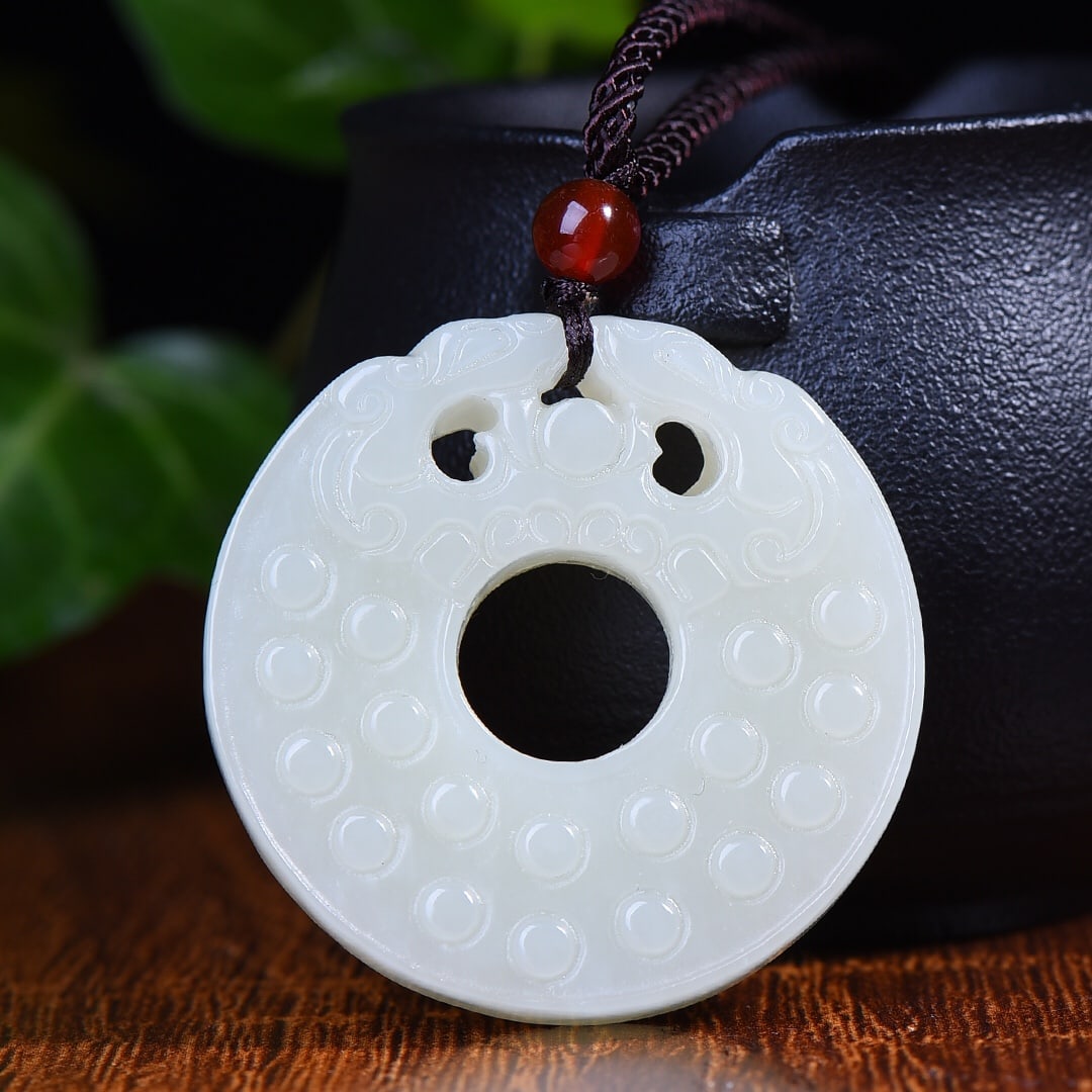 An Exquisite White Jade Dragon Pattern Pendant - 2