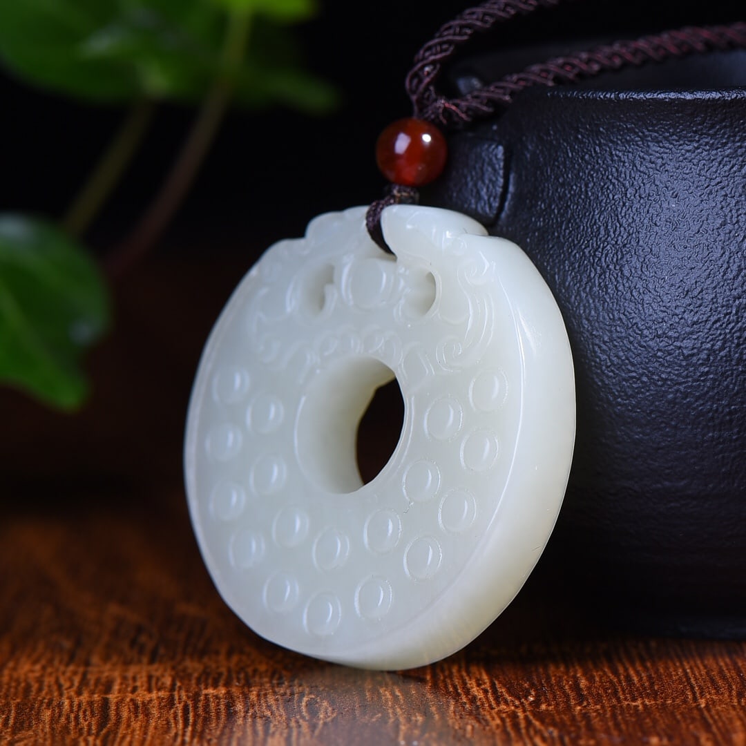 An Exquisite White Jade Dragon Pattern Pendant - 4