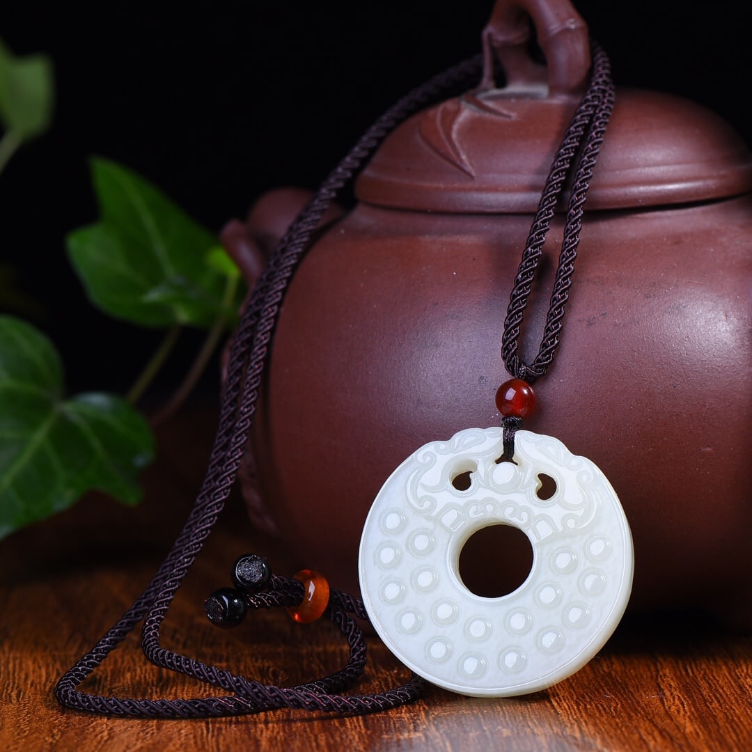 An Exquisite White Jade Dragon Pattern Pendant - 5