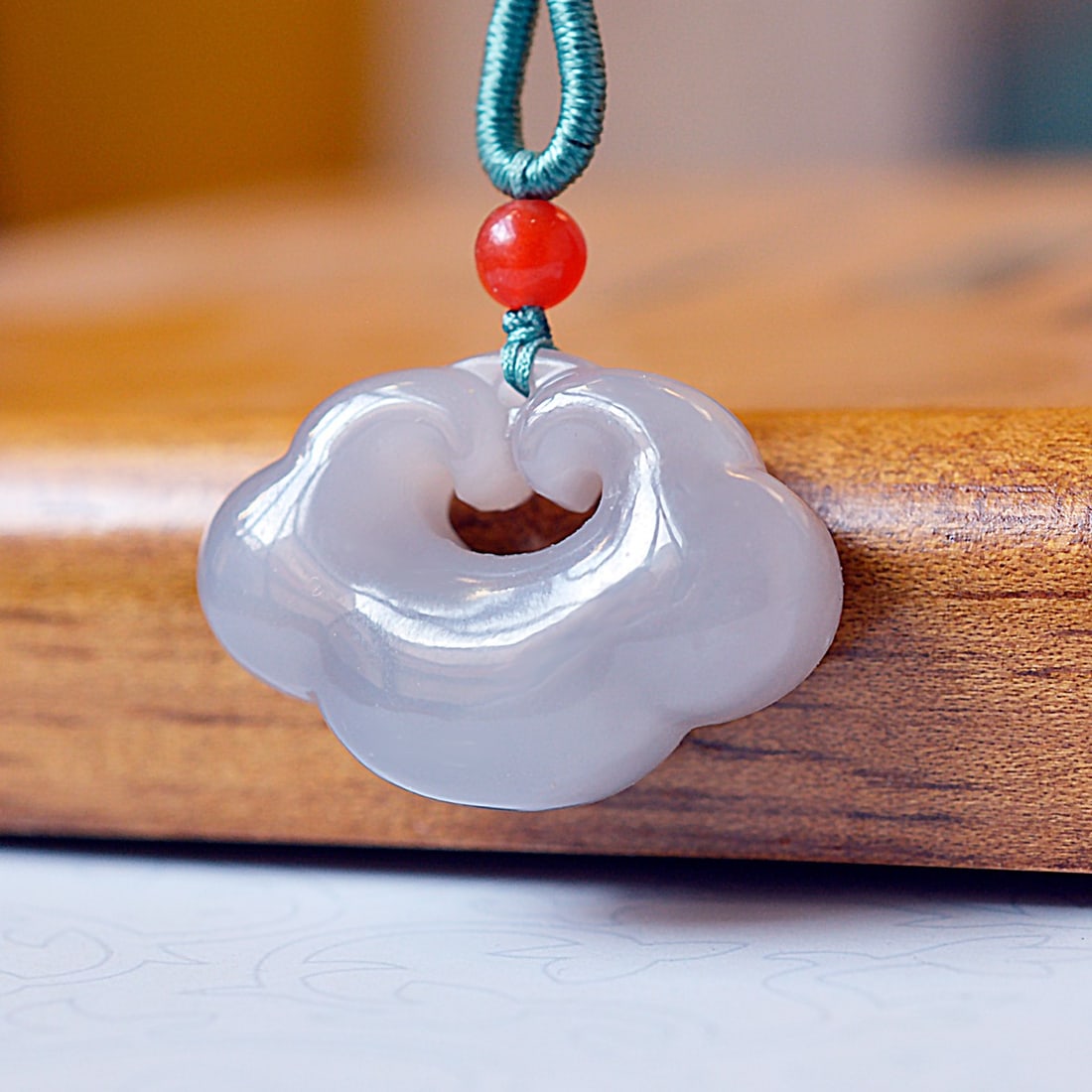 An Exquisite Purple Jade Pendant: An Exquisite Purple Jade Pendant,Size:0.8inx1.1in 紫玉挂件