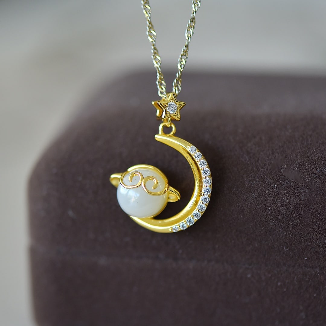 An Exquisite Sterling Silver-Gold Plated Inlaid White Jade Pendant: An Exquisite Sterling Silver-Gold Plated Inlaid White Jade Pendant, 纯银镀金镶白玉吊坠