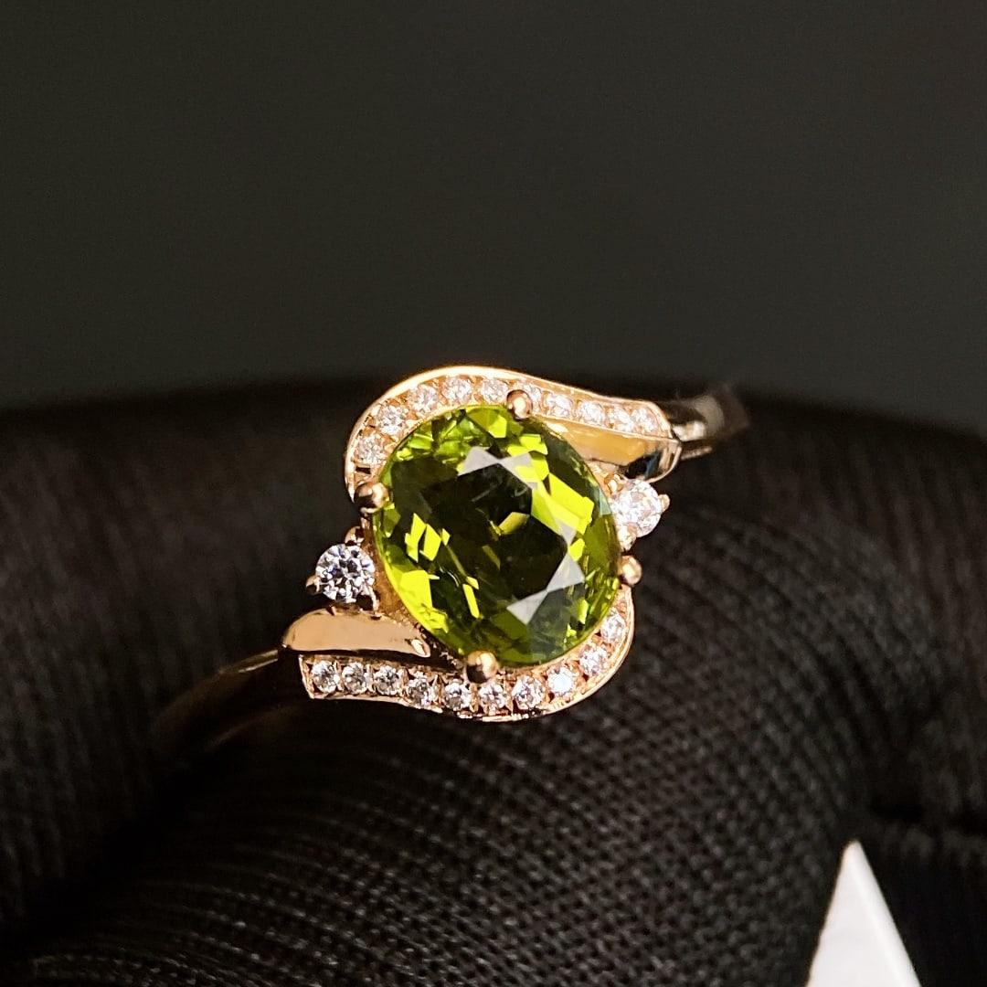 1.35Ctw Natural Tourmaline Ring: 1.35Ctw Natural Tourmaline Ring,Size:0.3inx0.2in 1.35Ctw天然碧玺戒指