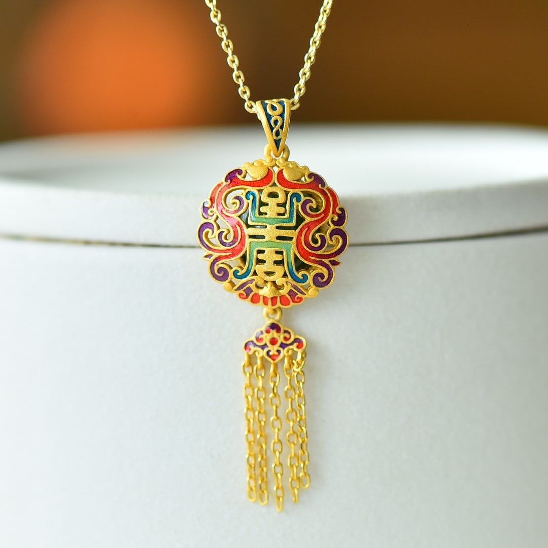 An Exquisite Sterling Silver Inlaid Jasper Dragon Pattern Necklace: An Exquisite Sterling Silver Inlaid Jasper Dragon Pattern Necklace 纯银镶碧玉龙纹项链