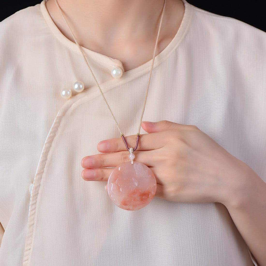 An Exquisite Red Jade Flower Pattern Pendant: An Exquisite Red Jade Flower Pattern Pendant,Size:1.9inx1.9in 红玉花卉纹挂件