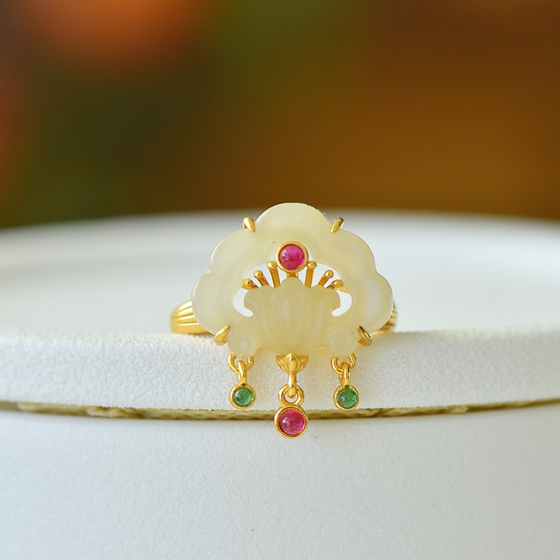 An Exquisite Sterling Silver-Gold Plated Inlaid White Jade Ring: An Exquisite Sterling Silver-Gold Plated Inlaid White Jade Ring,Size:0.6inx0.7in 纯银镀金镶白玉戒指