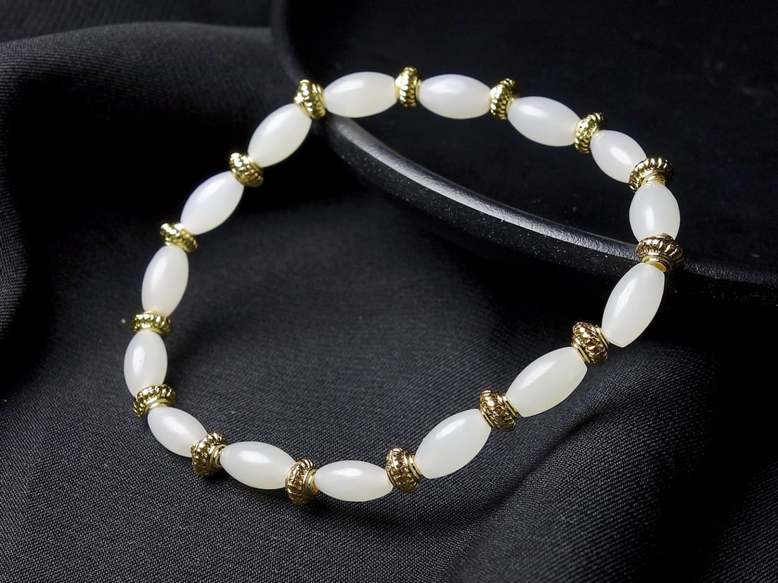 An Exquisite White Jade Bracelets - 4