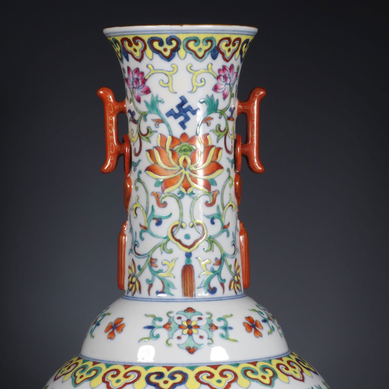 An Exquisite Doucai Lotus Pattern Double-Ears Vase - 4