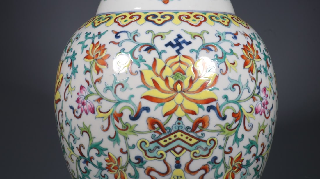 An Exquisite Doucai Lotus Pattern Double-Ears Vase - 7