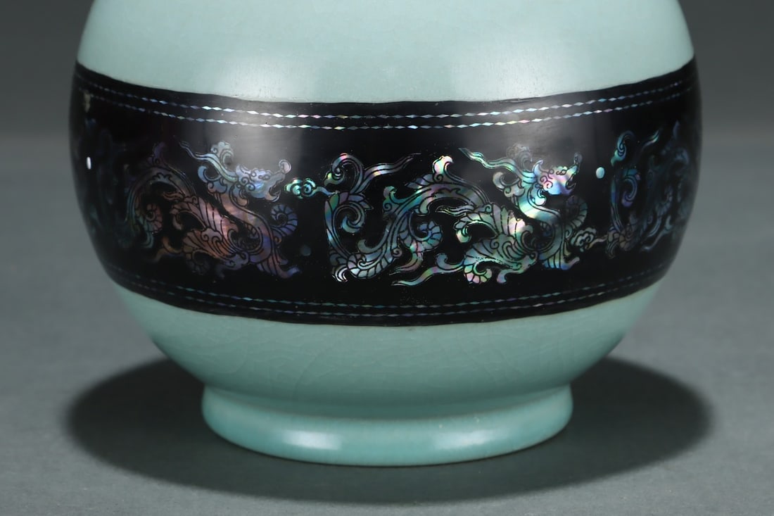 An Exquisite Ru yao Dragon Pattern Vase - 5