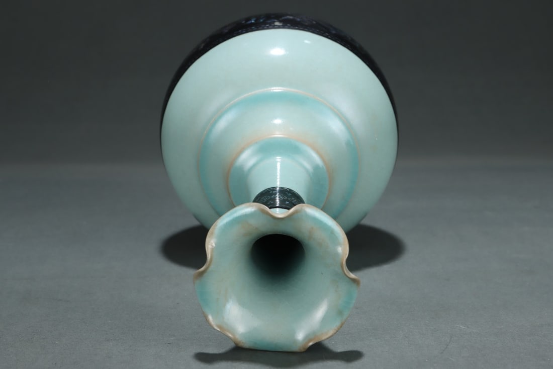 An Exquisite Ru yao Dragon Pattern Vase - 6