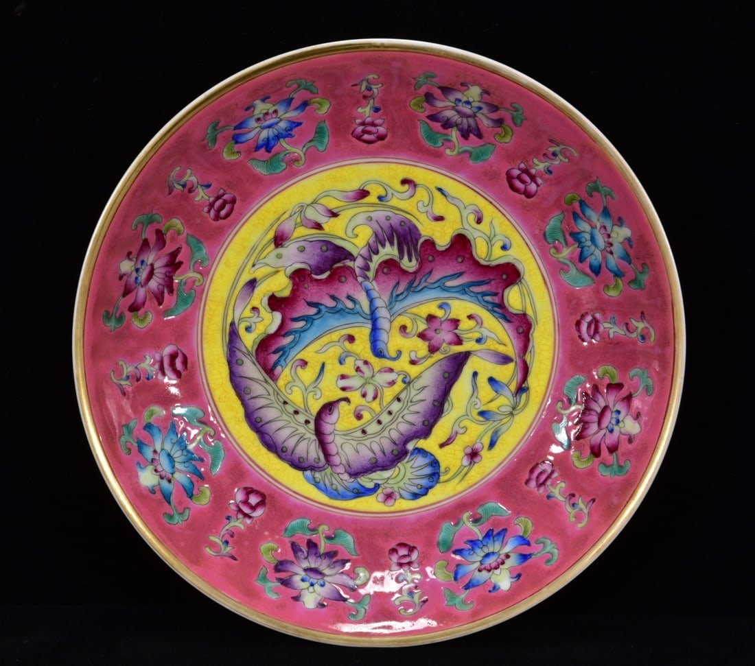 An Exquisite Famille-Rose Flower and Butterfly Pattern Plate: An Exquisite Famille-Rose Flower and Butterfly Pattern Plate,Qing Dynasty,China,Yongzheng Six-character Mark,Size:1.8inx8.3in 粉彩花卉蝴蝶纹盘,中&