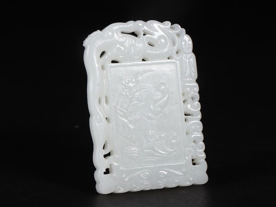 An Exquisite White Jade Fish Pattern Pendant: An Exquisite White Jade Fish Pattern Pendant,Qing Dynasty,China,Size:2.9inx2inx0.3in,Weight:70g 白玉鱼纹挂件,中国清代