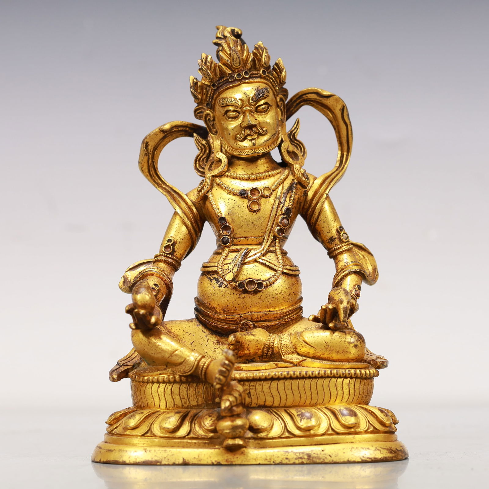 An Excellent Bronze Figure Of Mammon: An Excellent Bronze Figure Of Mammon. Chinese Qing Dynasty.Size:4.7inx3.5inx7.5in.Weight:1290g. 清代早期 铜鎏金财神