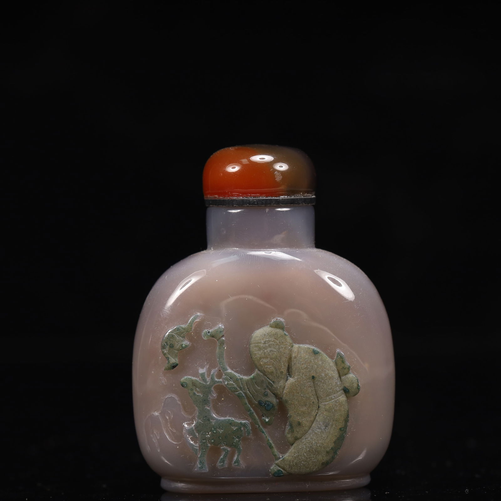 An Exquisite Agate Figure and Deer Pattern Snuff Bottle: An Exquisite Agate Figure and Deer Pattern Snuff Bottle,Qing Dynasty, China,Size:2inx1inx2.8in,Weight:67g 