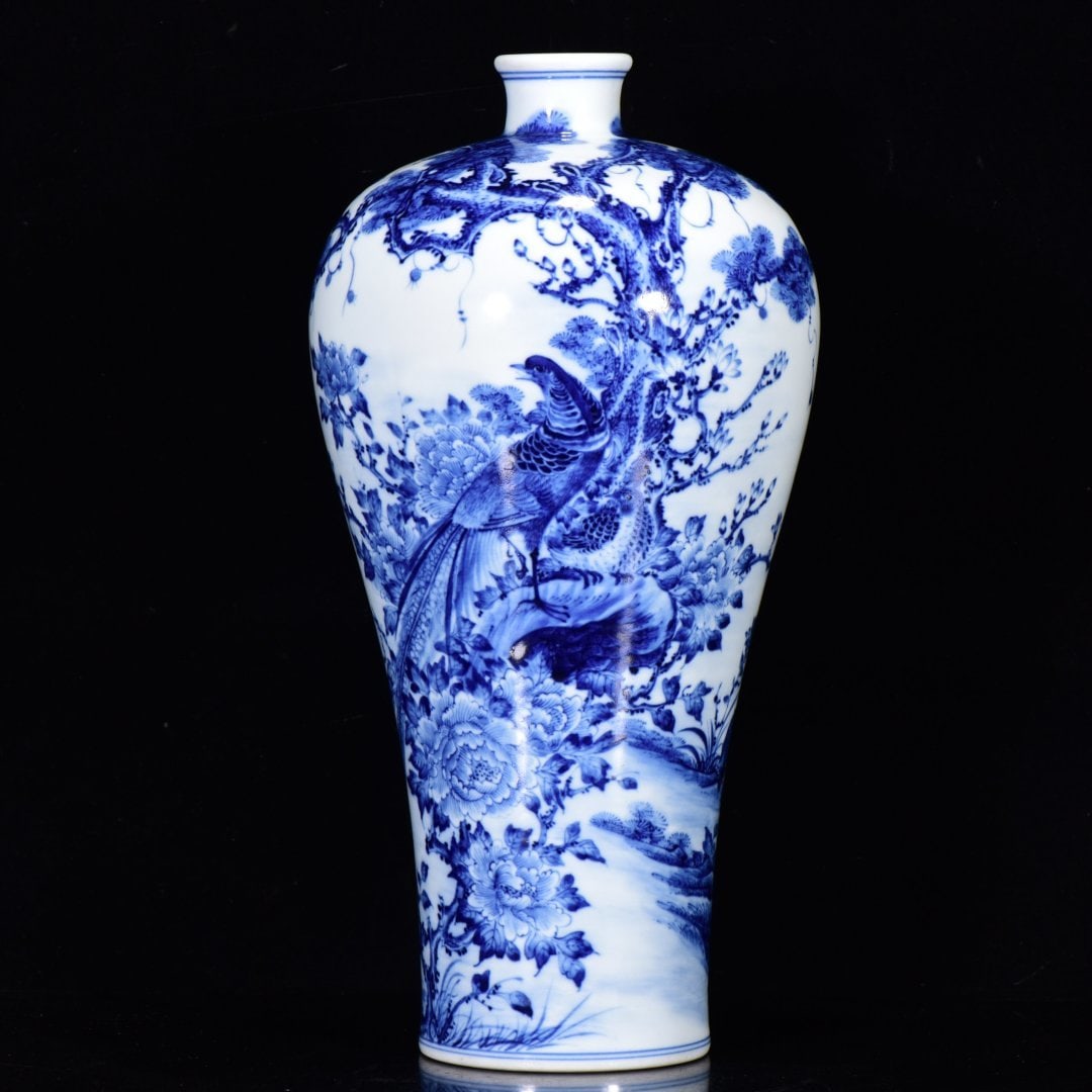An Exquisite Blue and White Flower and Bird Pattern Vase: An Exquisite Blue and White Flower and Bird Pattern Vase,Qing Dynasty,China,Qianlong Six-character Mark,Size:13.8inx6.7in 