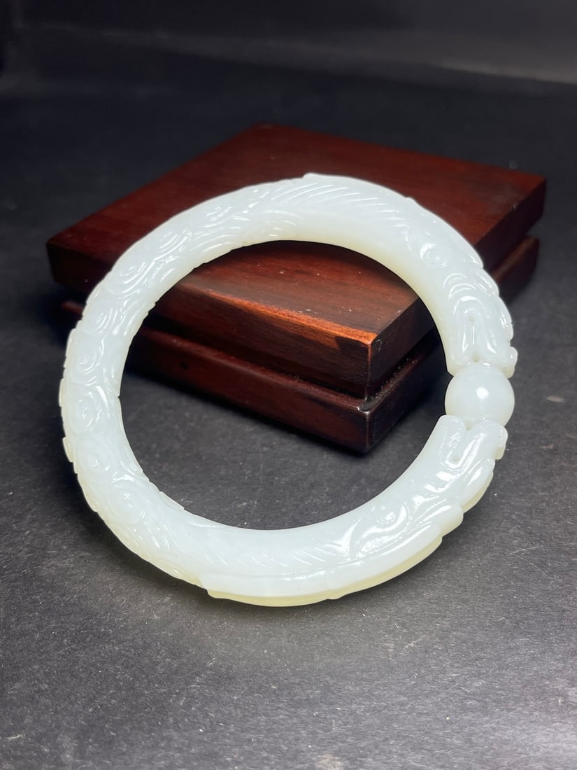 An Exquisite White Jade Dragon Pattern Bracelet - 2