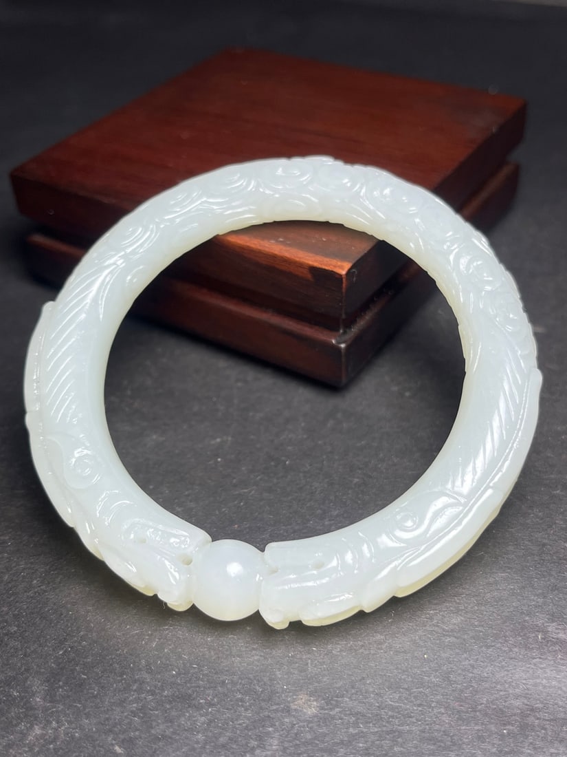 An Exquisite White Jade Dragon Pattern Bracelet - 3