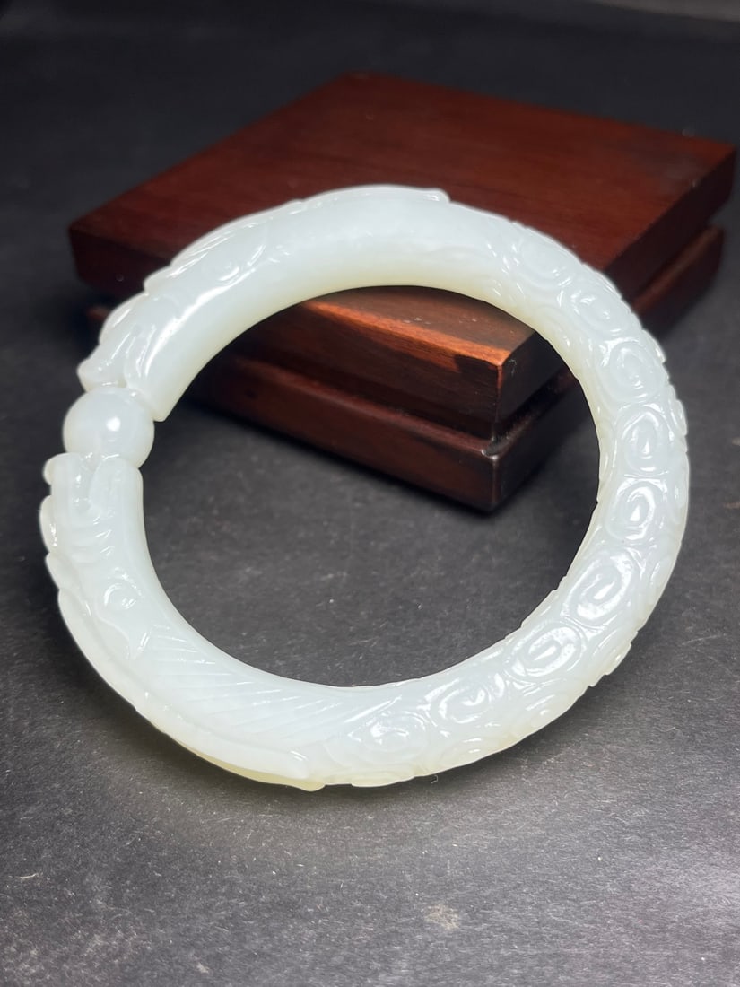 An Exquisite White Jade Dragon Pattern Bracelet - 4