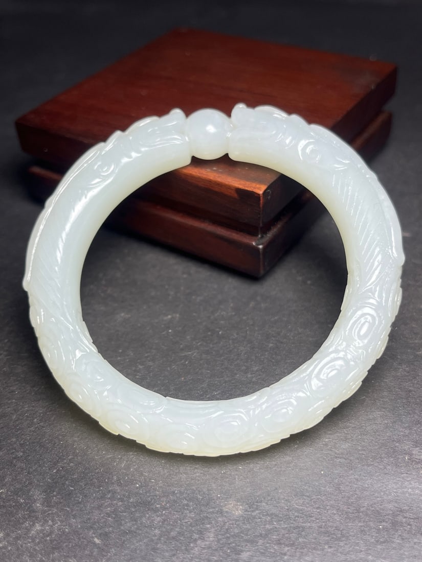 An Exquisite White Jade Dragon Pattern Bracelet - 5