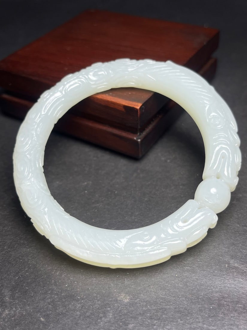 An Exquisite White Jade Dragon Pattern Bracelet - 6
