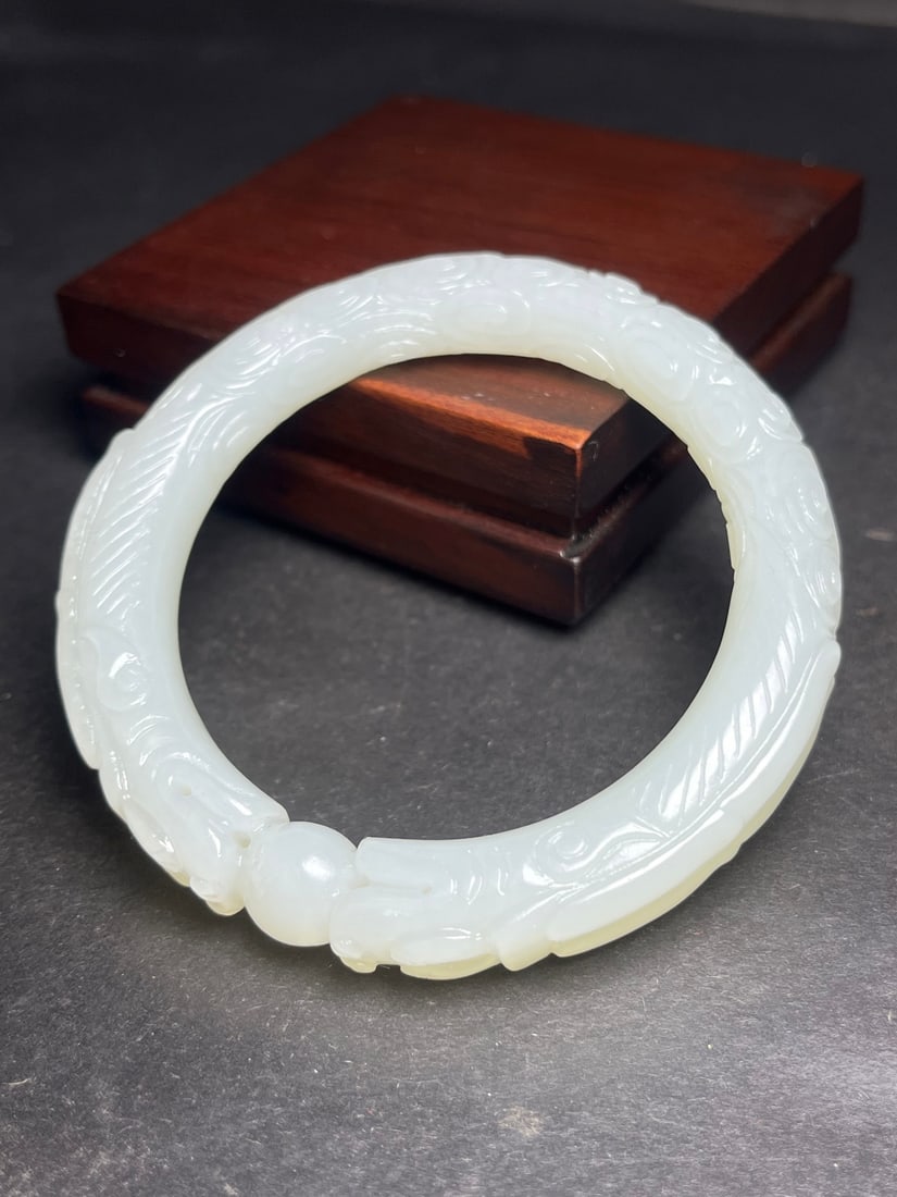 An Exquisite White Jade Dragon Pattern Bracelet - 7