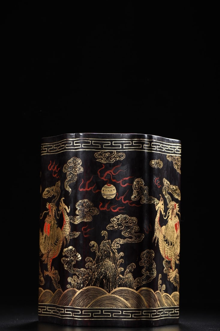 An Exquisite Carved Lacquer Painted Goldc Brush Pot: An Exquisite Carved Lacquer Painted Goldc Brush Pot,Qing Dynasty,China,Qianlong Four-Character Mark,Size:7.3inx5.7in,Weight:500g 
