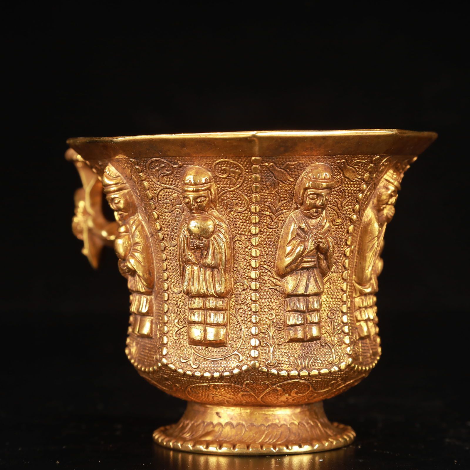An Exquisite Gilt Bronze Figure Pattern Cup - 2