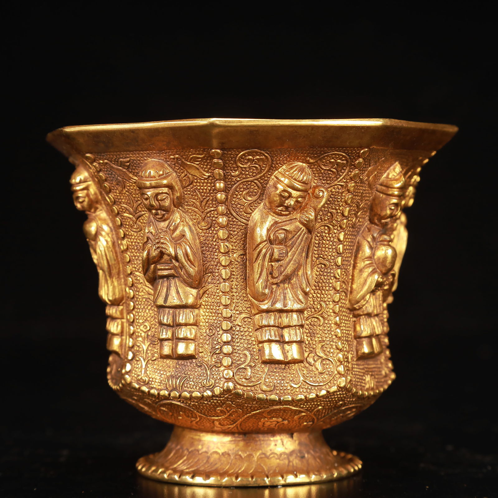 An Exquisite Gilt Bronze Figure Pattern Cup - 3