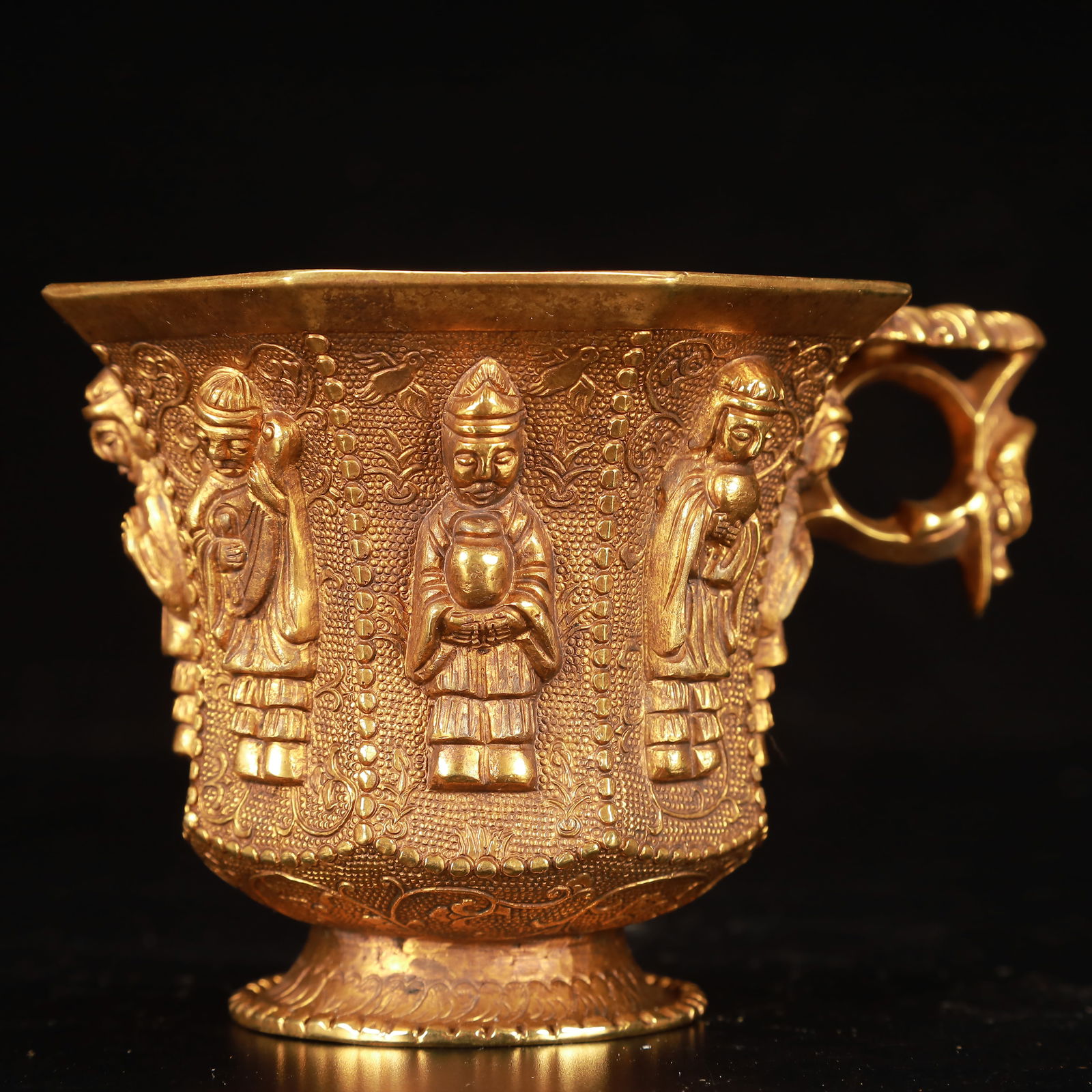 An Exquisite Gilt Bronze Figure Pattern Cup - 4