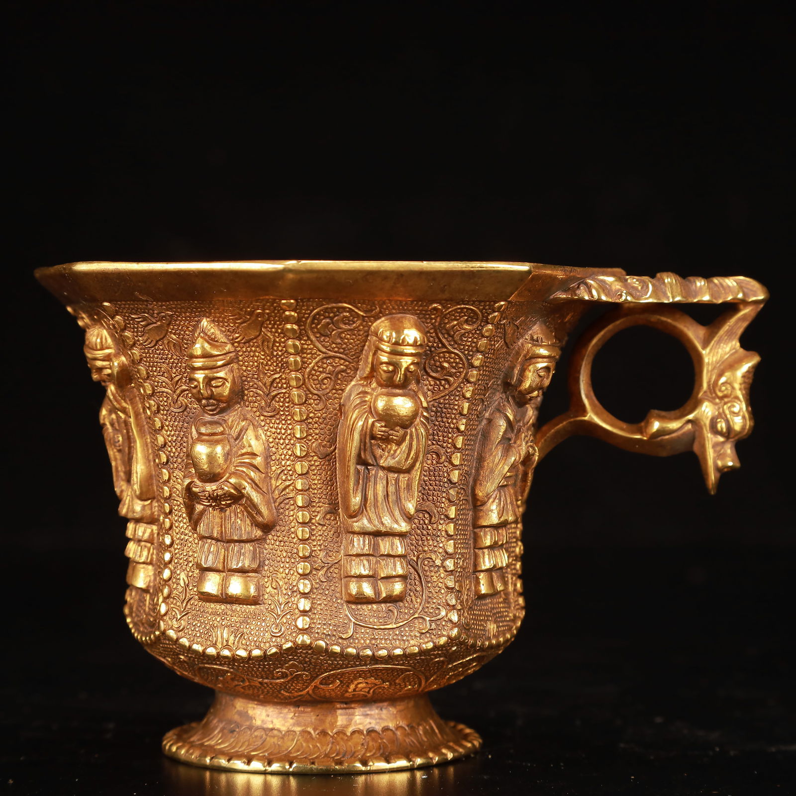 An Exquisite Gilt Bronze Figure Pattern Cup - 5