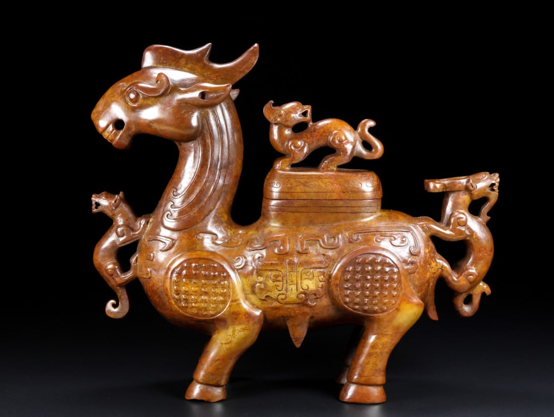 An Archaic Gaogu yu Dragon-Ears Beast-Shaped Vase: An Archaic Gaogu yu Dragon-Ears Beast-Shaped Vase,Ancient Time, China,Size:10.7inx9.4inx2.8in,Weight:2.68kg 高古玉龙耳兽形瓶,中国远