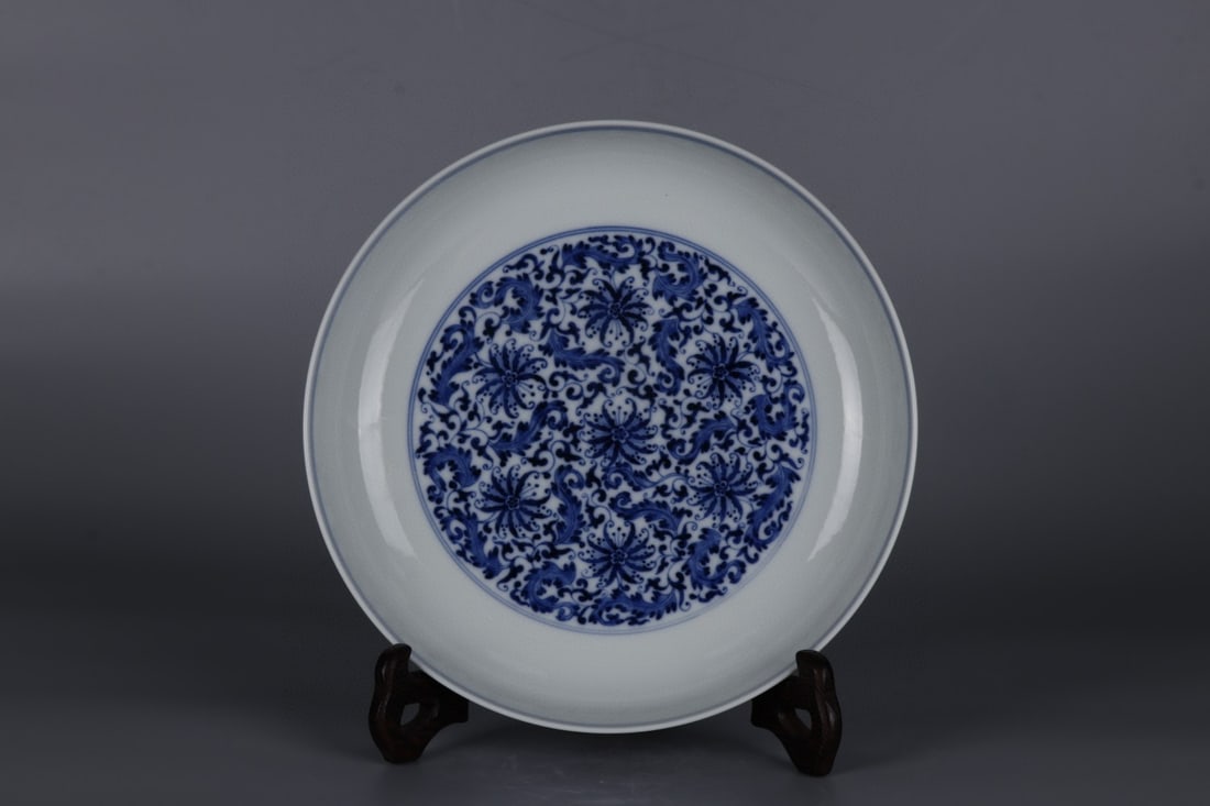 An Exquisite Blue and White Lotus Pattern Plate (1 of 9)