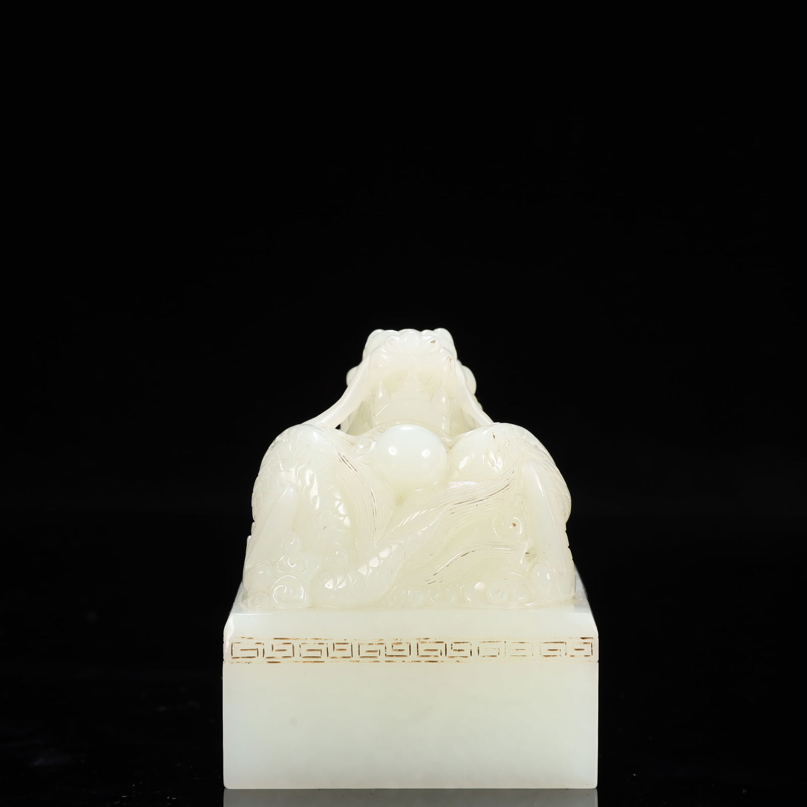An Exquisite White Jade Dragon Pattern Seal: An Exquisite White Jade Dragon Pattern Seal,Qing Dynasty, China,Size:2.6inx3.1in,Weight:650g 白玉龙纹印章,中国清代