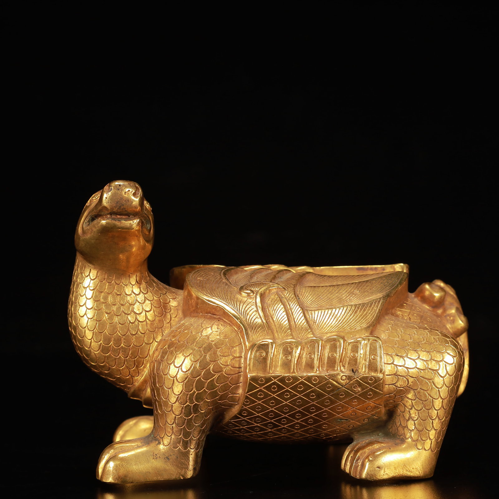 An Exquisite Gilt Bronze Dragon and Turtle Ornament: An Exquisite Gilt Bronze Dragon and Turtle Ornament,Qing Dynasty, China,Size:5.1inx4.3inx3.9in,Weight:1300g 铜鎏金龙龟摆件,中国清代
