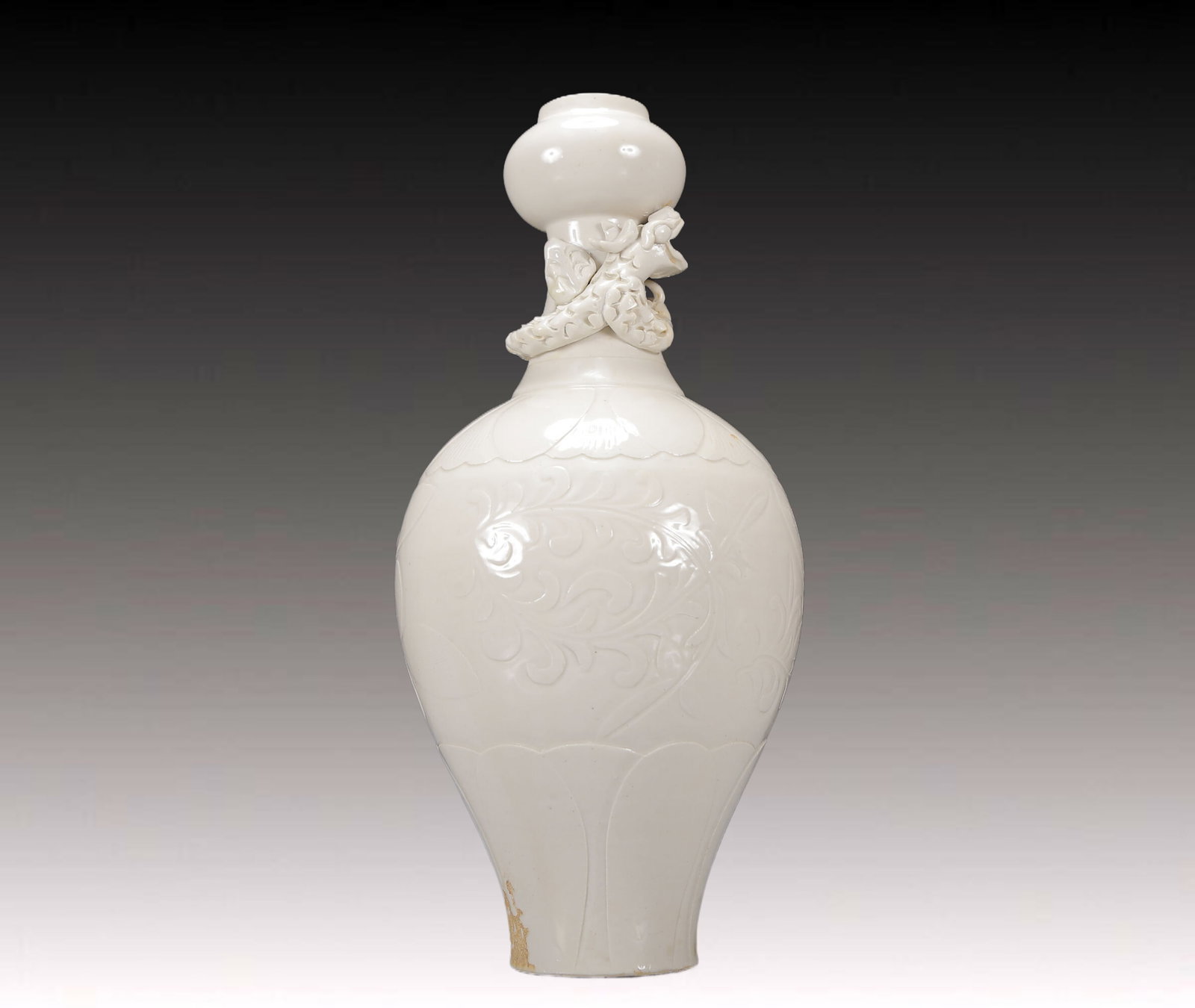 An Exquisite Ding yao Flower and Dragon Pattern Vase: An Exquisite Ding yao Flower and Dragon Pattern Vase,Song Dynasty, China,Size:5.5inx5.5inx11.6in,Weight:800g 定窑花卉龙纹瓶，中国宋