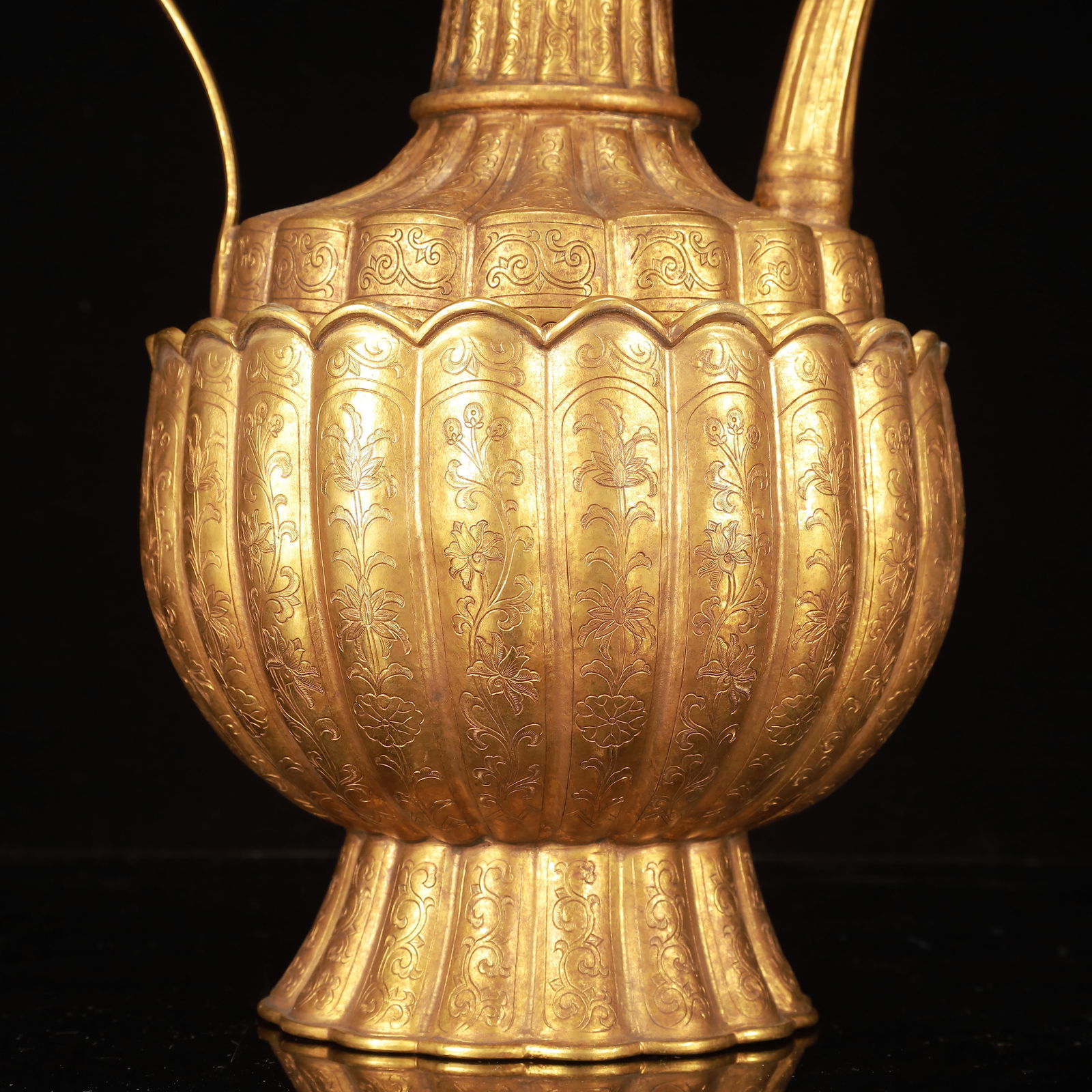 A Huge Gilt Bronze Flower Pattern Ewer - 3