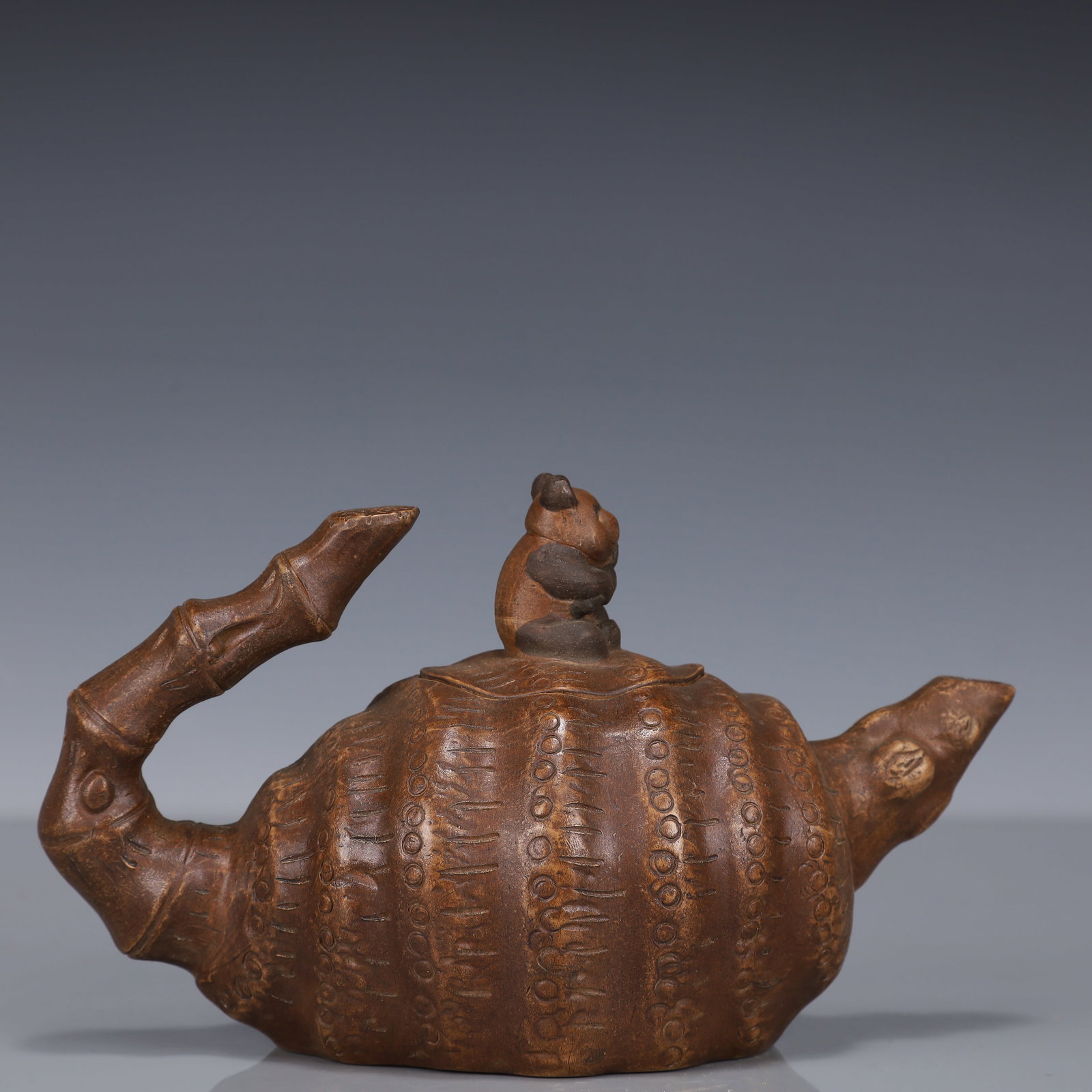 An Exquisite Purple Sands Bamboo Pattern Teapot: An Exquisite Purple Sands Bamboo Pattern Teapot,Qing Dynasty, China,Chen Mingyuan Mark,Size:7.9inx3.9inx3.9in,Weight:400g 