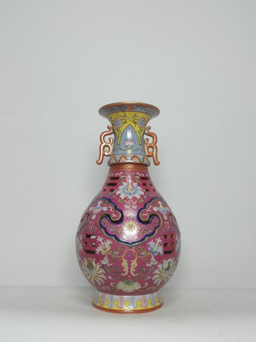 A Huge Purple Groud Enamel Lotus Pattern Double-Ears Vase: A Huge Purple Groud Enamel Lotus Pattern Double-Ears Vase,Qing Dynasty,China,Qianlong Six-character Mark,Size:25.6inx14.6in 紫地珐琅彩缠枝莲纹