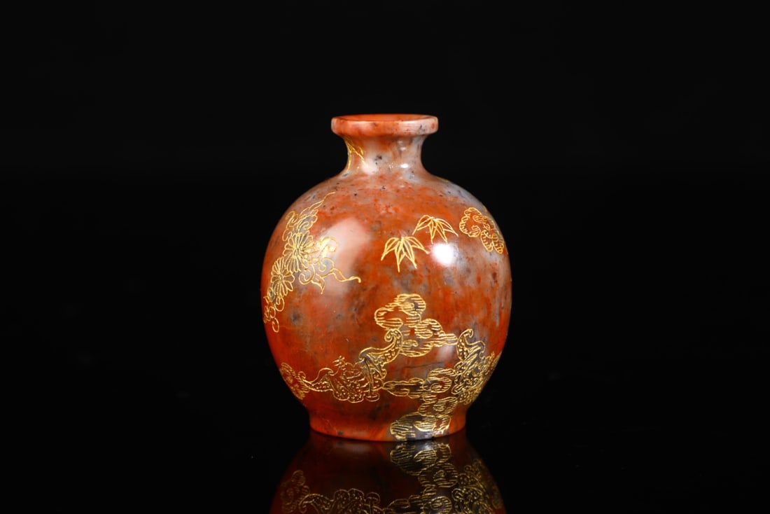 An Exquisite Shoushan Stone Flower Pattern Vase: An Exquisite Shoushan Stone Flower Pattern Vase,Qing Dynasty,China,Qianlong Four-character Mark,Size:2inx1.4in,Weight:99g 