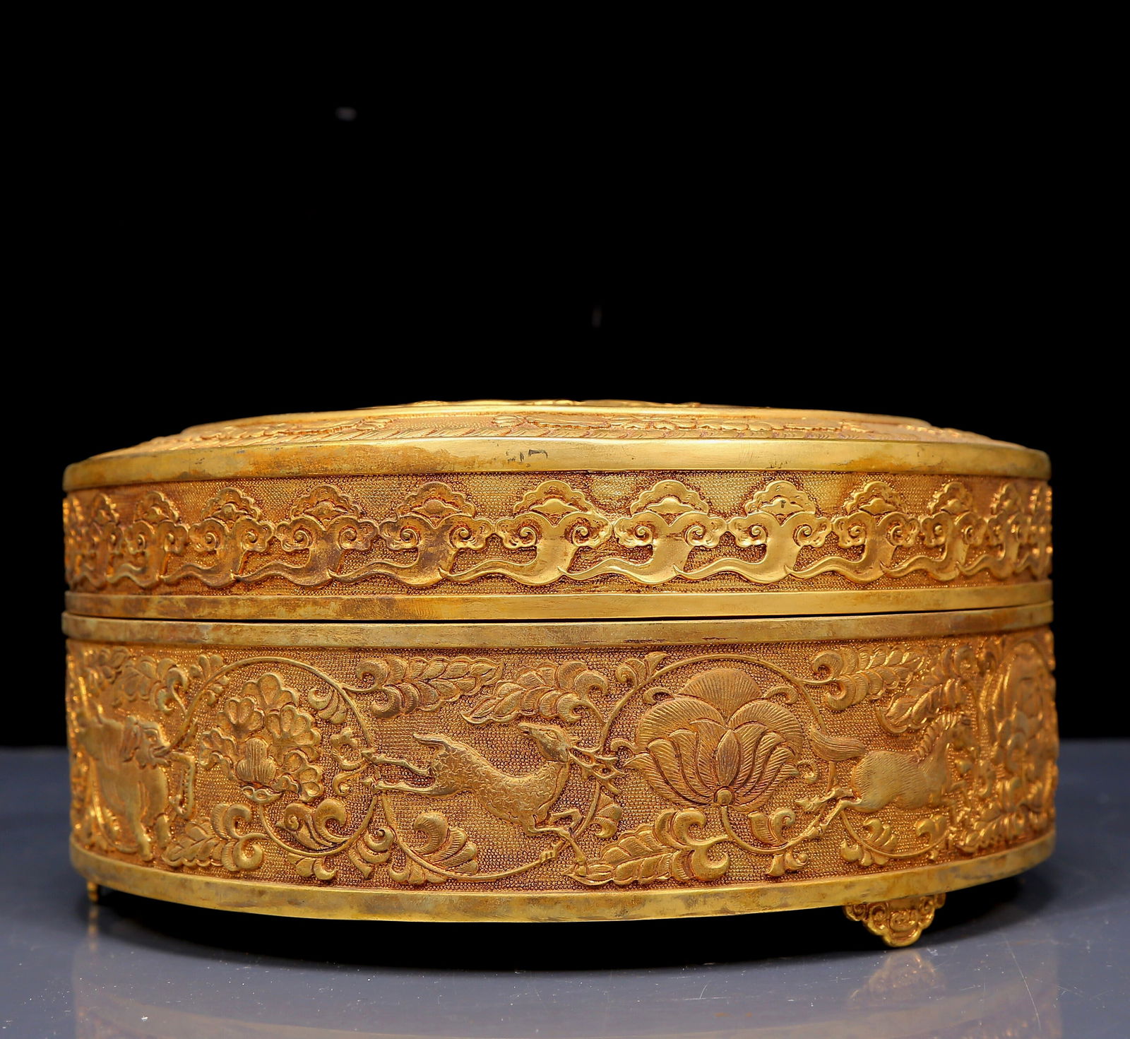 An Exquisite Gilt Bronze Dragon Pattern Box - 4