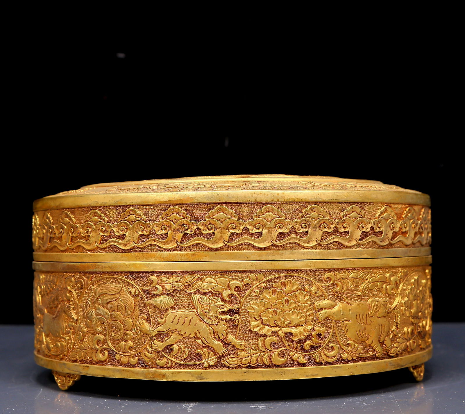 An Exquisite Gilt Bronze Dragon Pattern Box - 5